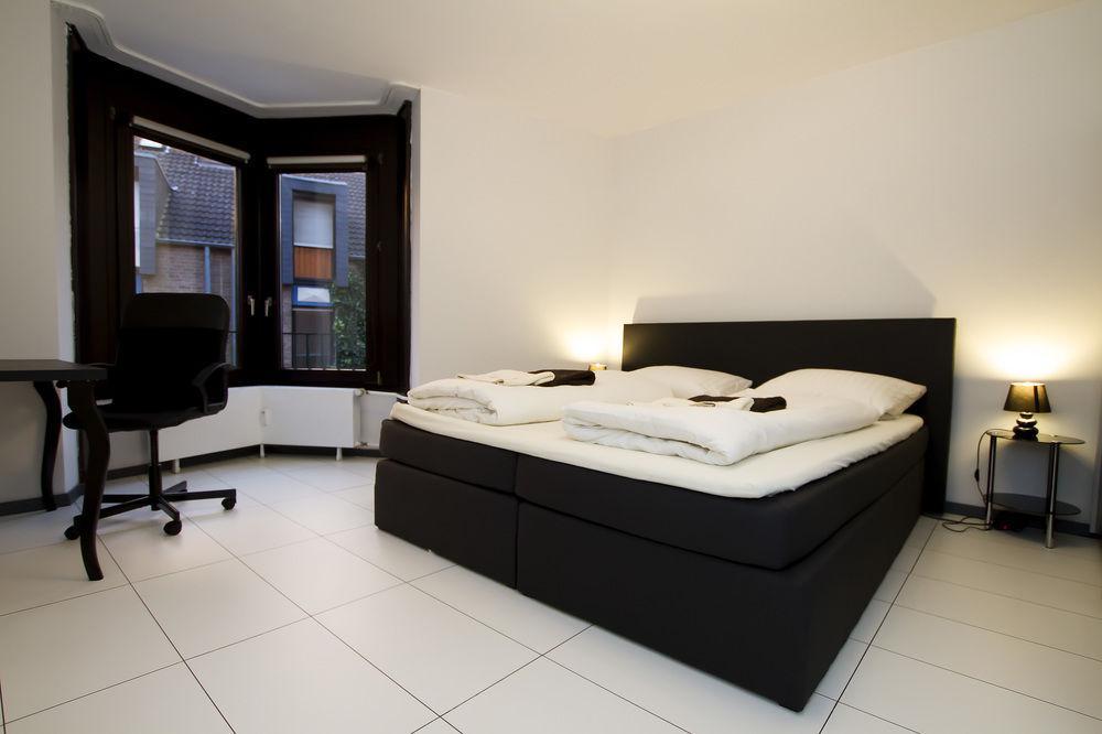 Lakeside Flat *
